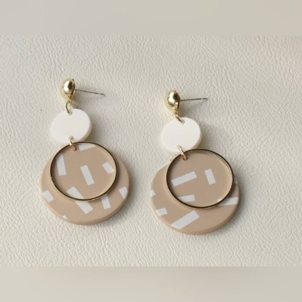 Pink and white Round earrings